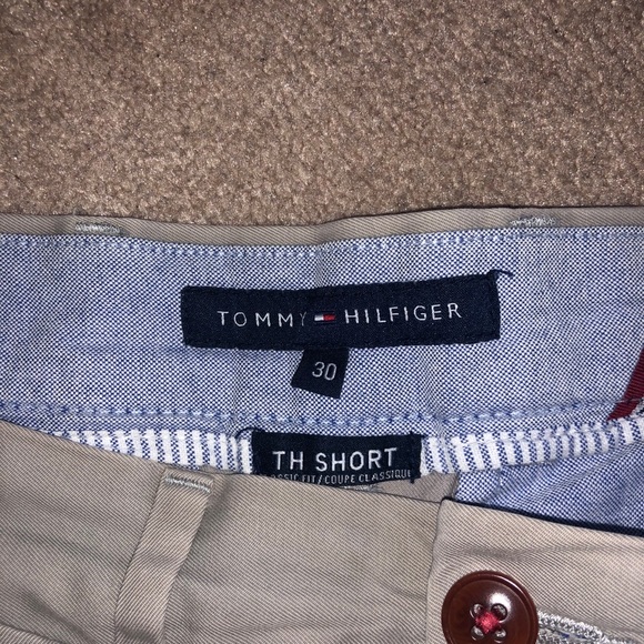 Tommy Hilfiger size 30 tan shorts - Picture 2 of 2